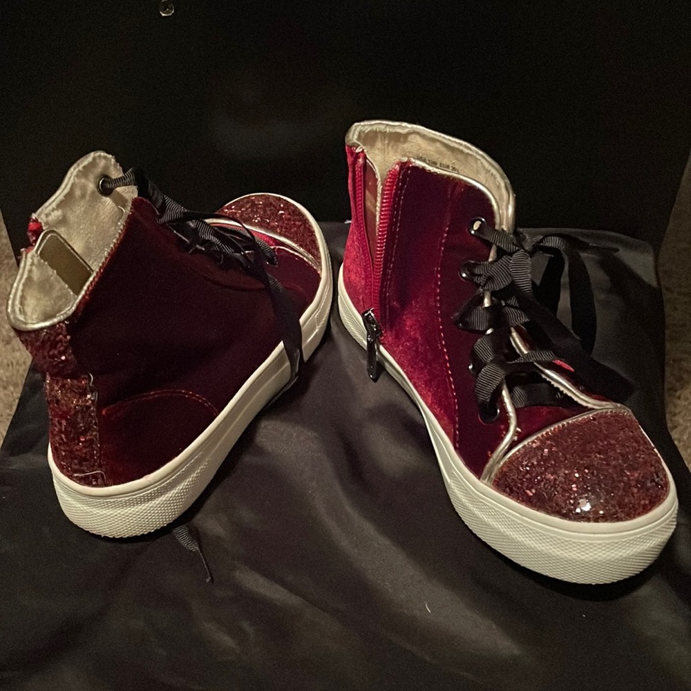 Velvet Nina sneakers w/ glitter toe!